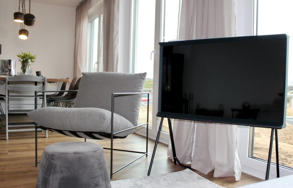 Samsung The Serif im Ferienhaus hey BEACHVILLA