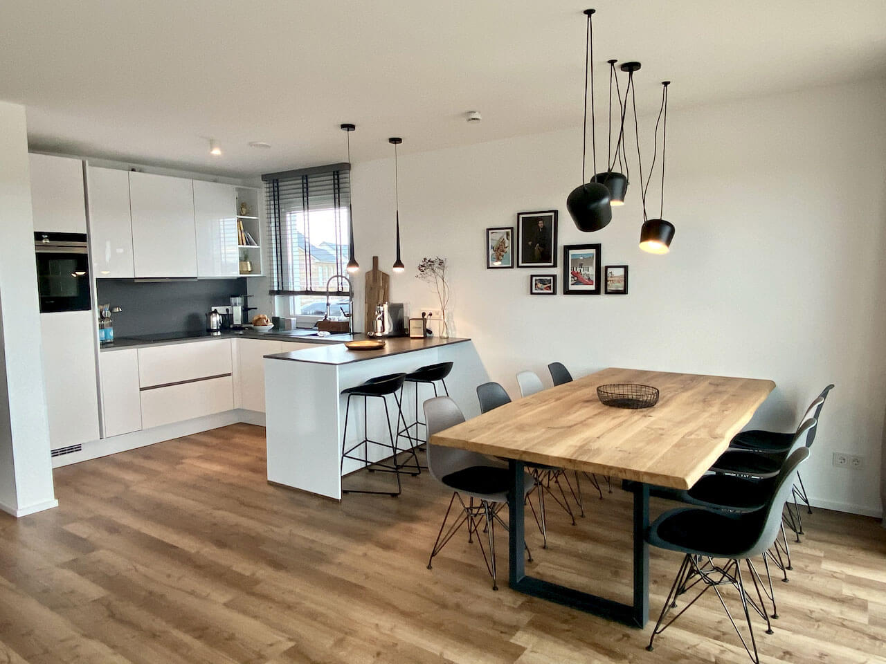 Cook & Eat Together – Very Well Equipped